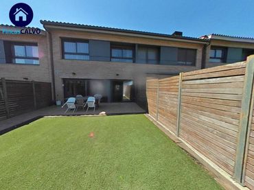 Adossat amb piscina en venda a Camino Antic de Rubí