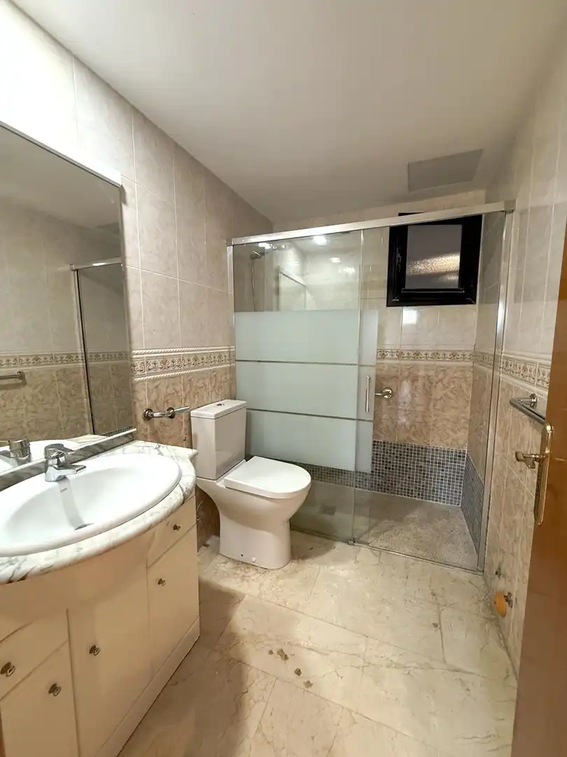 Badezimmer von Haus zum Verkauf in  Palma de Mallorca mit Klimaanlage, Heizung und Privatgarten