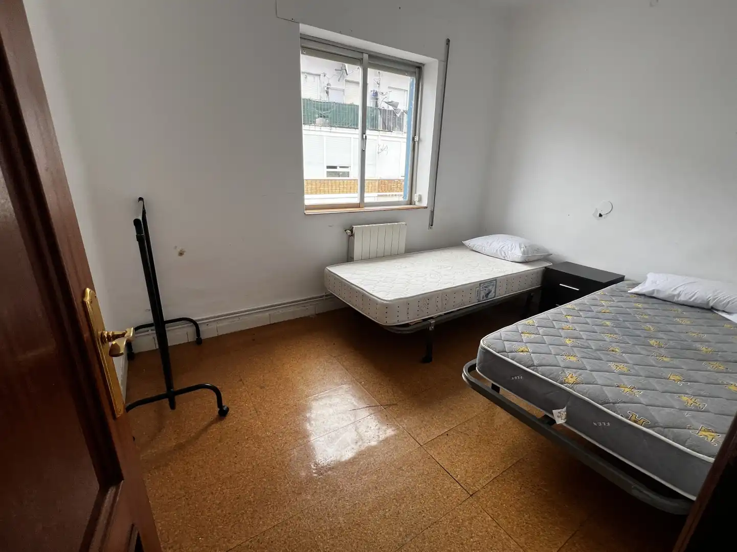 Habitación de Piso en venta en Torrelavega  con Calefacción, Jardín privado y Parquet
