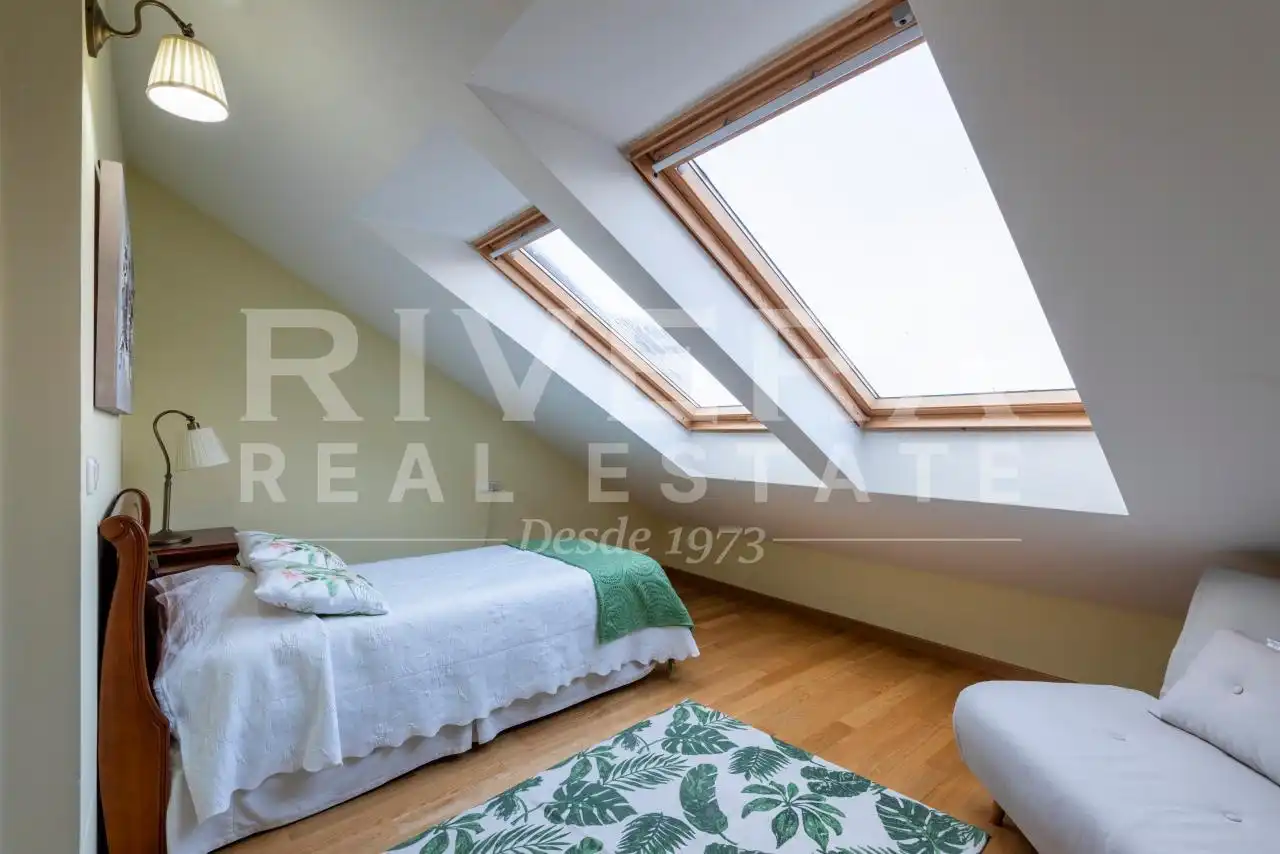 Habitación de Casa o chalet en venta en Sanxenxo con Calefacción, Jardín privado y Parquet