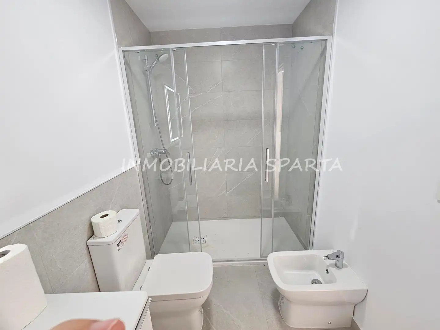 Bathroom of Flat for rent in Tomares  with Air Conditioner, Heating and Terrace