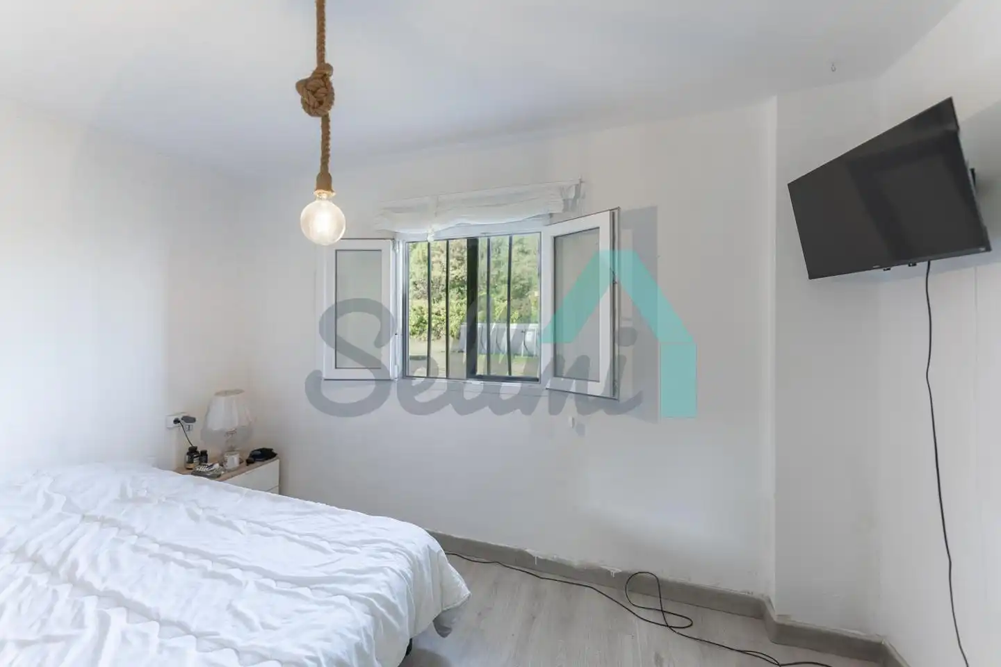 Dormitori de Casa o xalet de lloguer en Gijón  amb Jardí privat, Piscina i Moblat