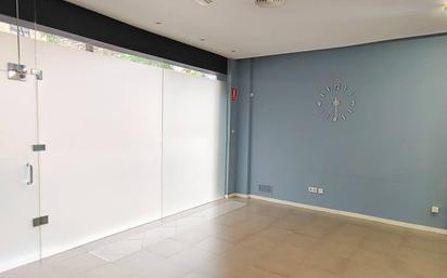 Premises to rent in  Valencia Capital  with Air Conditioner