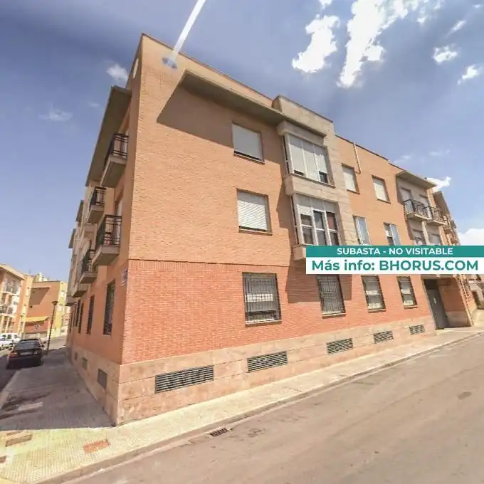 Piso con ascensor en venta en Malpica 33