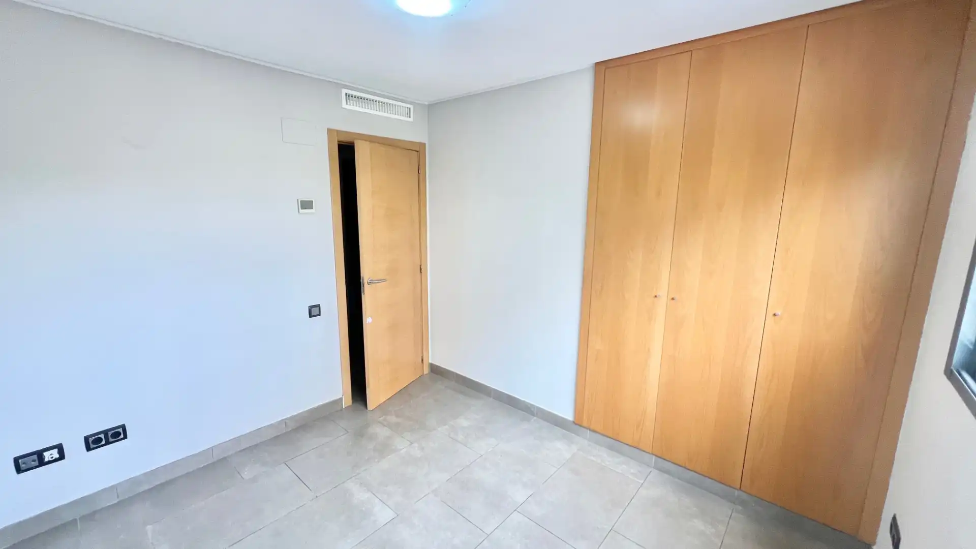 Dormitori de Casa adosada en venda en La Pobla de Farnals amb Aire condicionat, Calefacció i Jardí privat