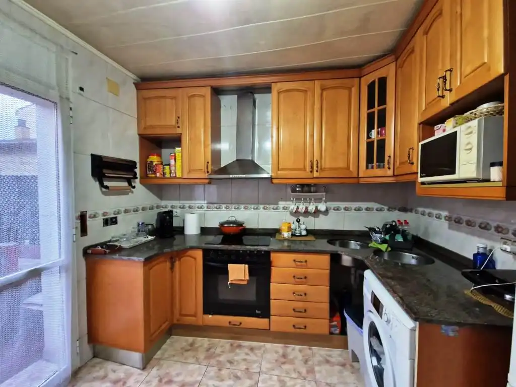 Cuina de Casa o xalet en venda en Binéfar amb Calefacció, Terrassa i Traster