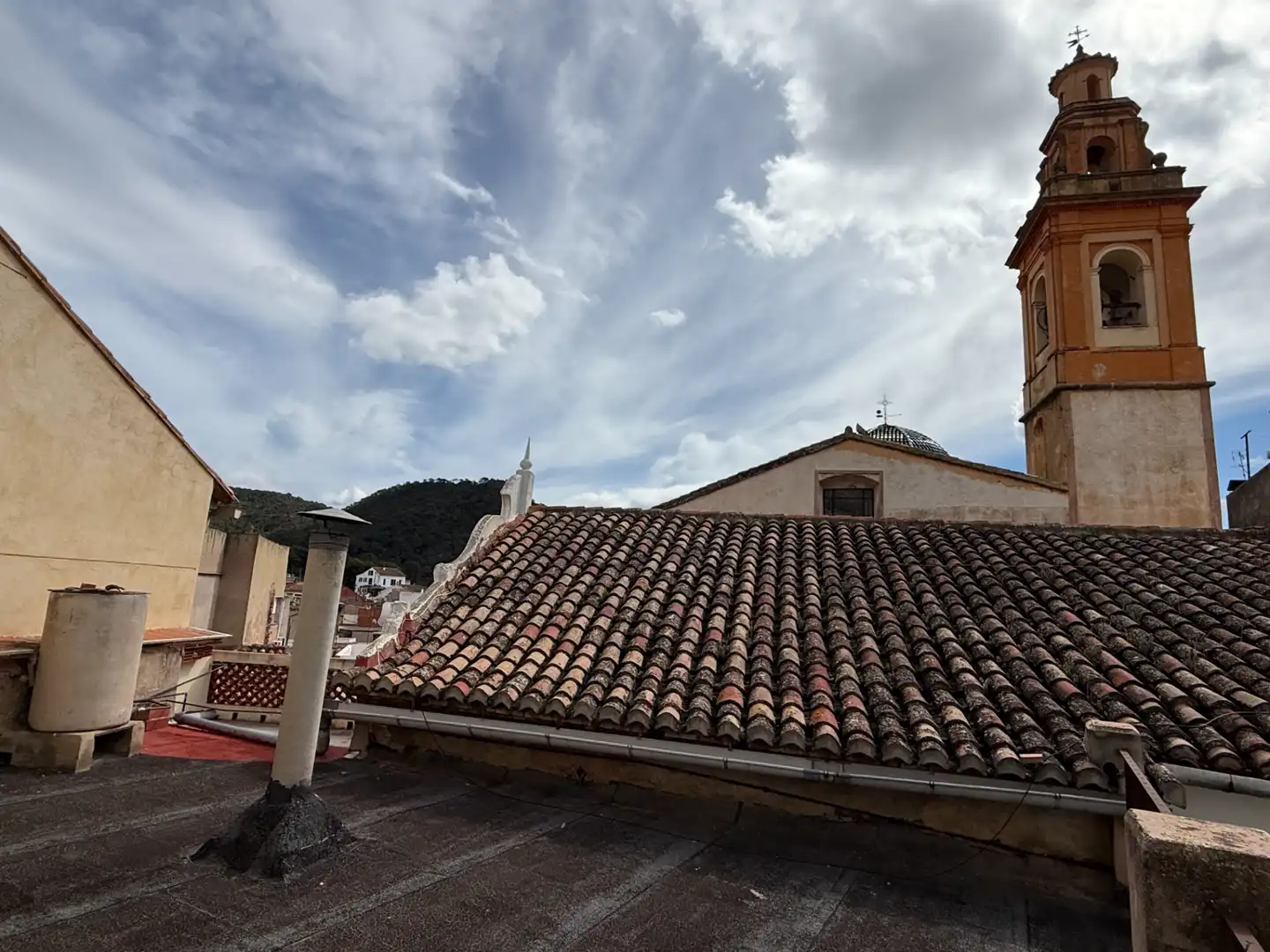Vista exterior de Casa adosada en venda en Serra
