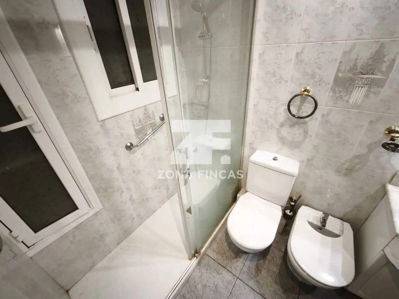Bathroom of Flat for sale in Santa Coloma de Gramenet  with Air Conditioner and Balcony