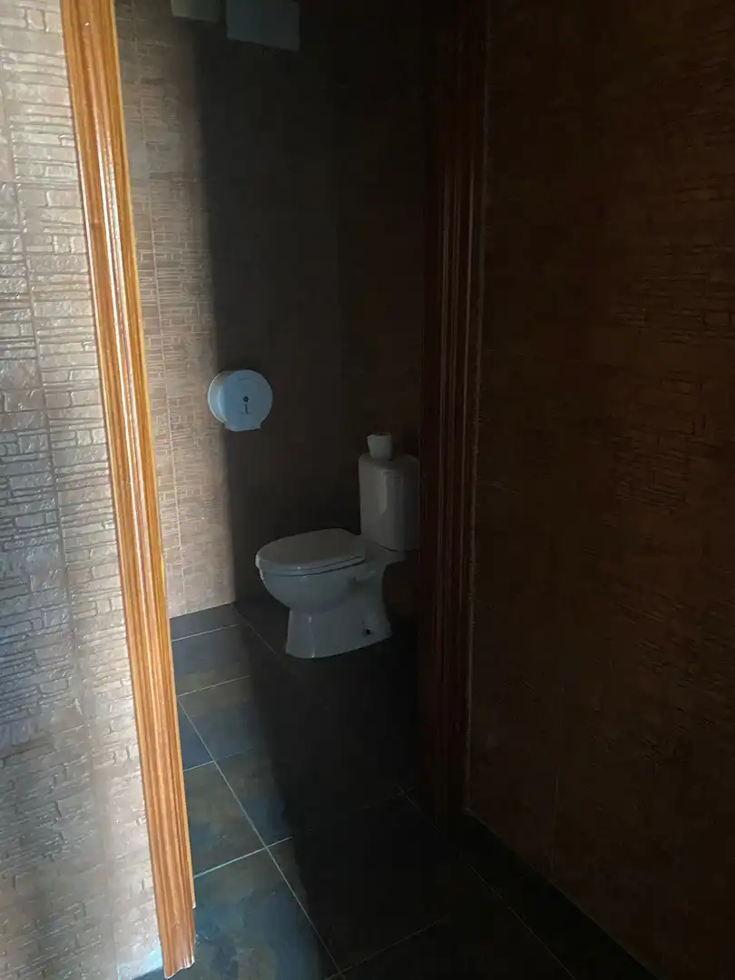 Bany de Local en venda en Espartinas amb Aire condicionat i Calefacció