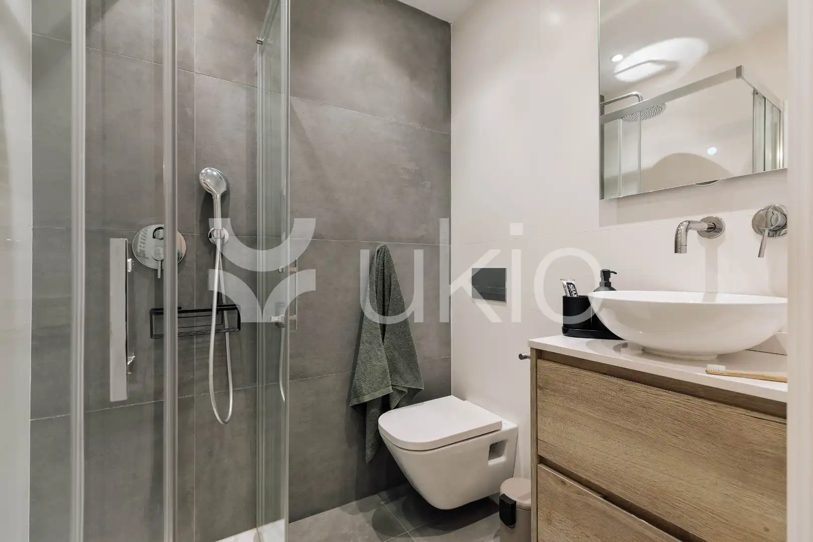 Bathroom of Apartments for rent in Barcelona  with Air Conditioner, Heating and Terrace