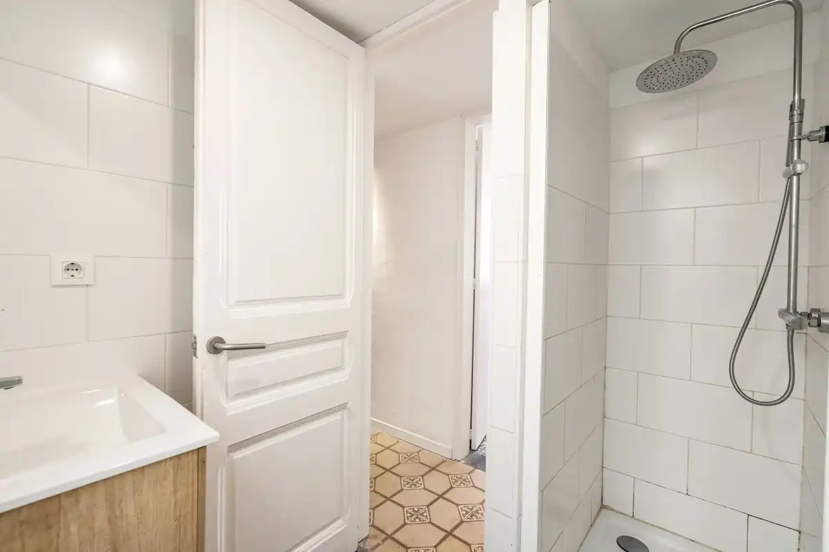 Badezimmer von Dachboden zum Verkauf in Barcelona mit Klimaanlage, Heizung und Terrasse