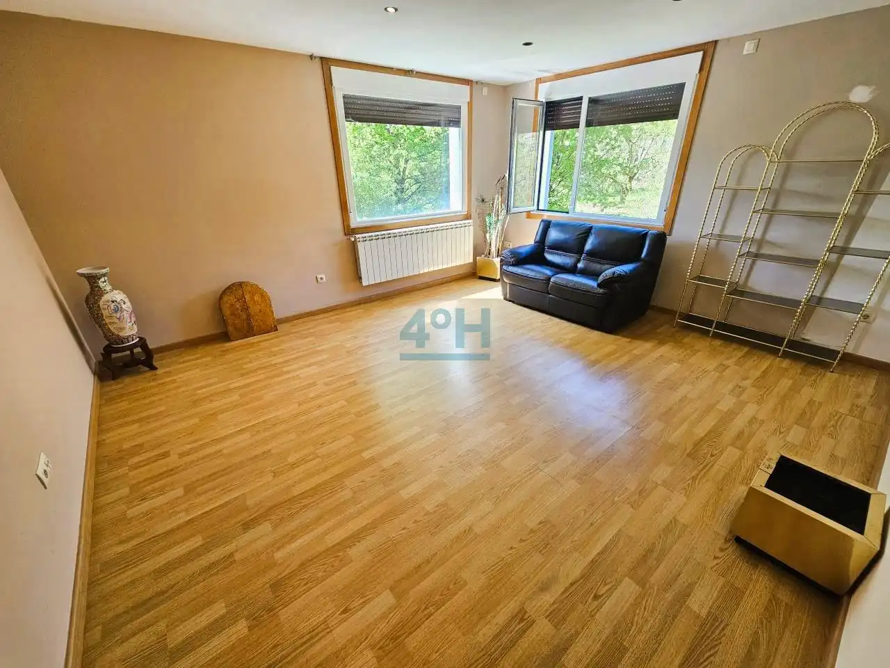 Sala d'estar de Casa o xalet en venda en Nogueira de Ramuín amb Calefacció, Jardí privat i Terrassa