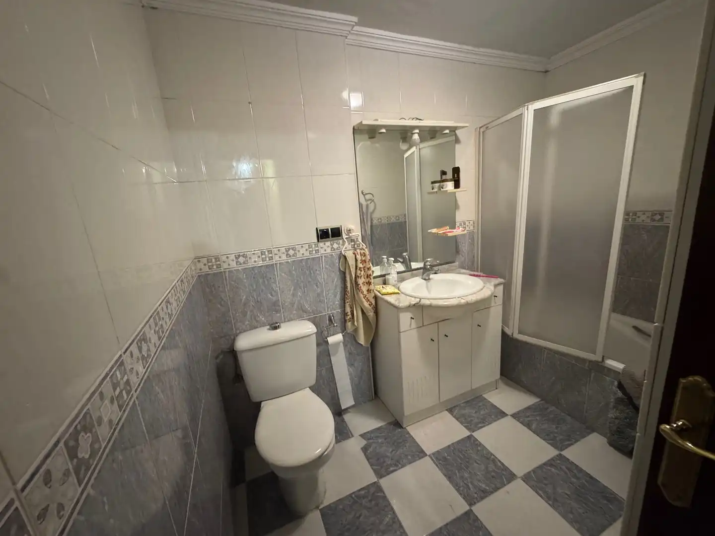 Bathroom of Flat for sale in Nava del Rey  with Heating, Furnished and Oven