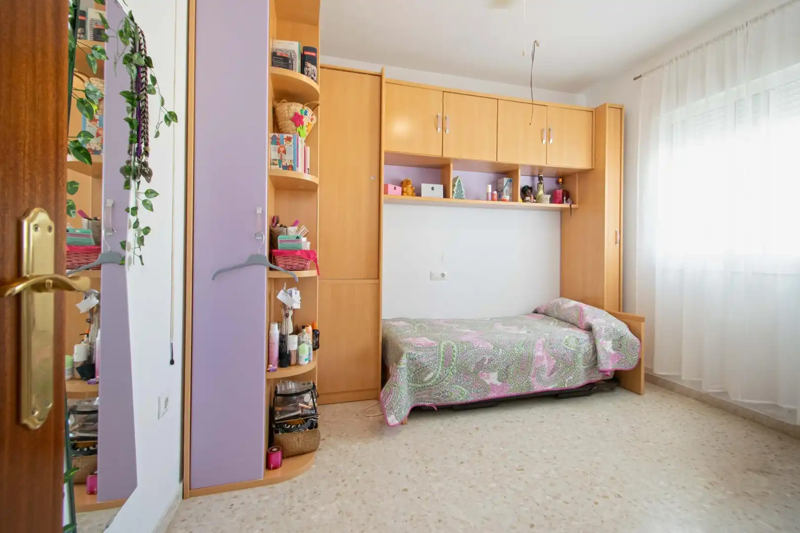 Schlafzimmer von Einfamilien-Reihenhaus zum Verkauf in Bormujos mit Klimaanlage und Terrasse