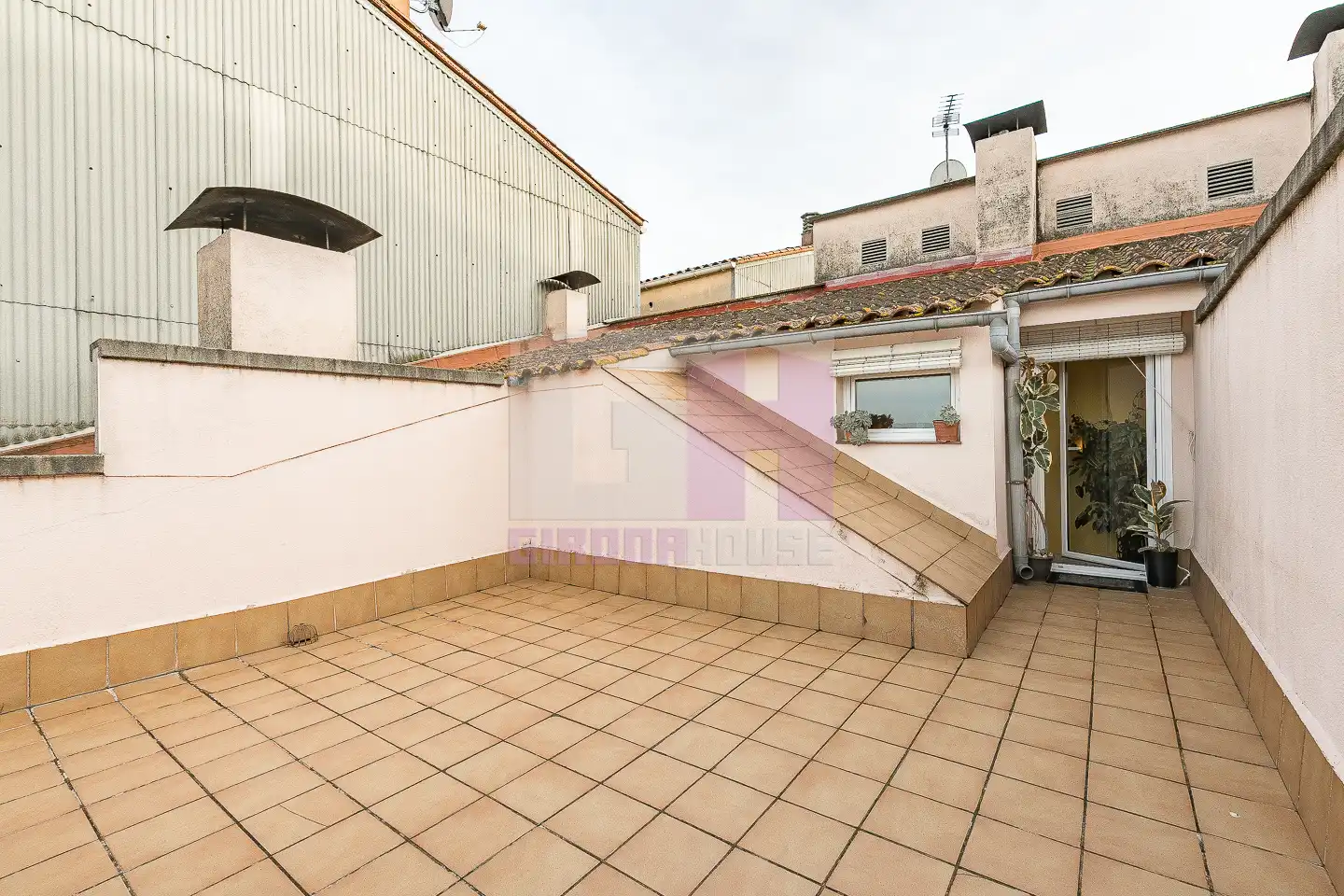 Terraza de Dúplex en venta en Salt con Calefacción, Terraza y Amueblado