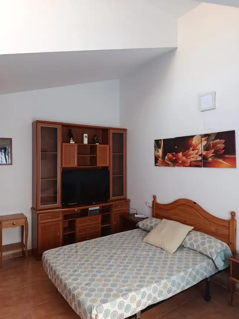 Sala d'estar de Casa adosada en venda en Mota del Cuervo amb Calefacció, Terrassa i Moblat