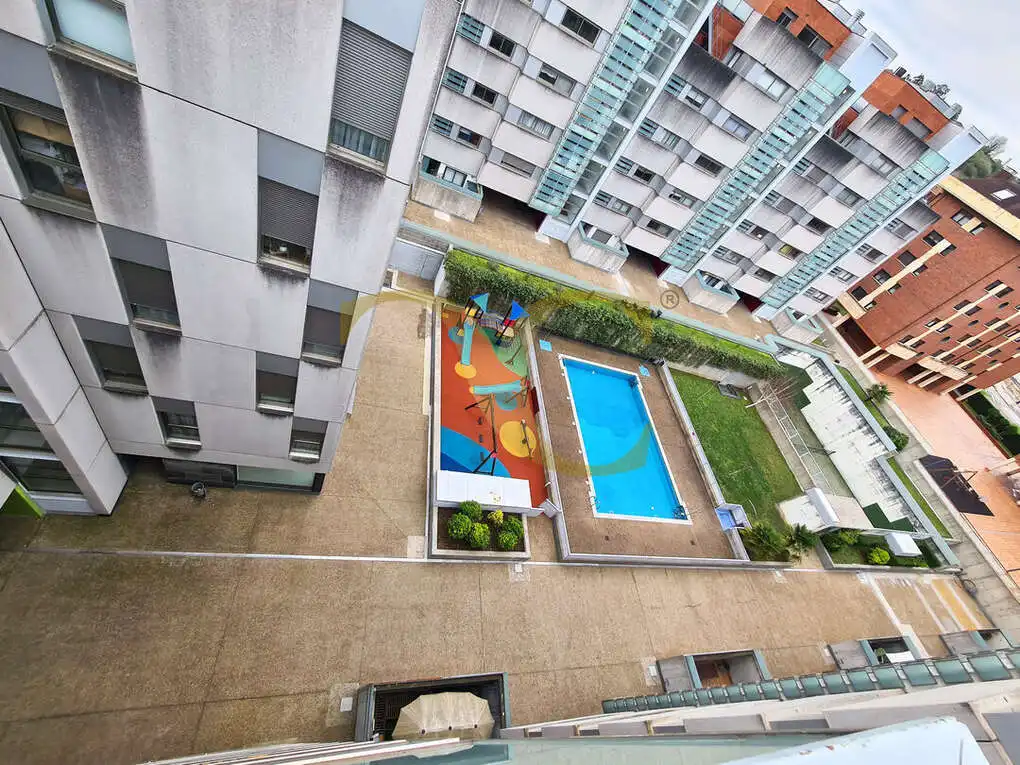 Schwimmbecken von Maisonette zum Verkauf in Oviedo  mit Heizung, Privatgarten und Terrasse