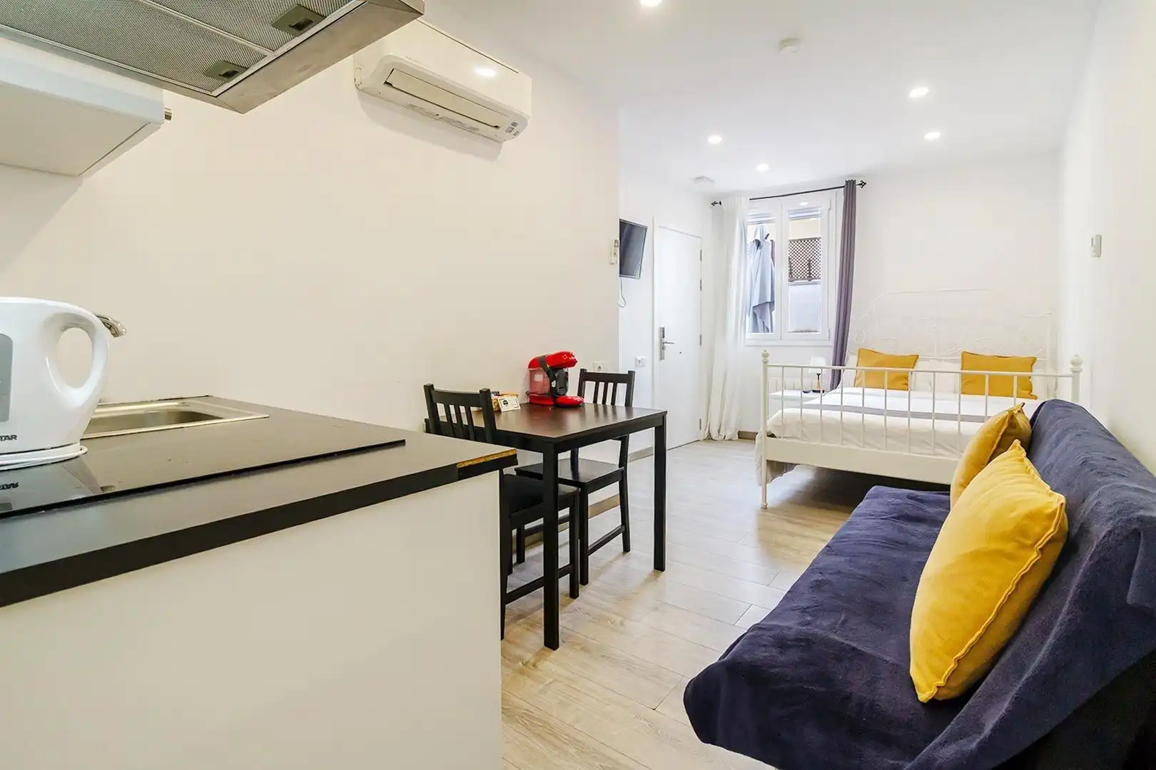 Schlafzimmer von Gebäude zum Verkauf in Sitges