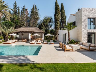 Xalet amb piscina en venda a Nueva Andalucía