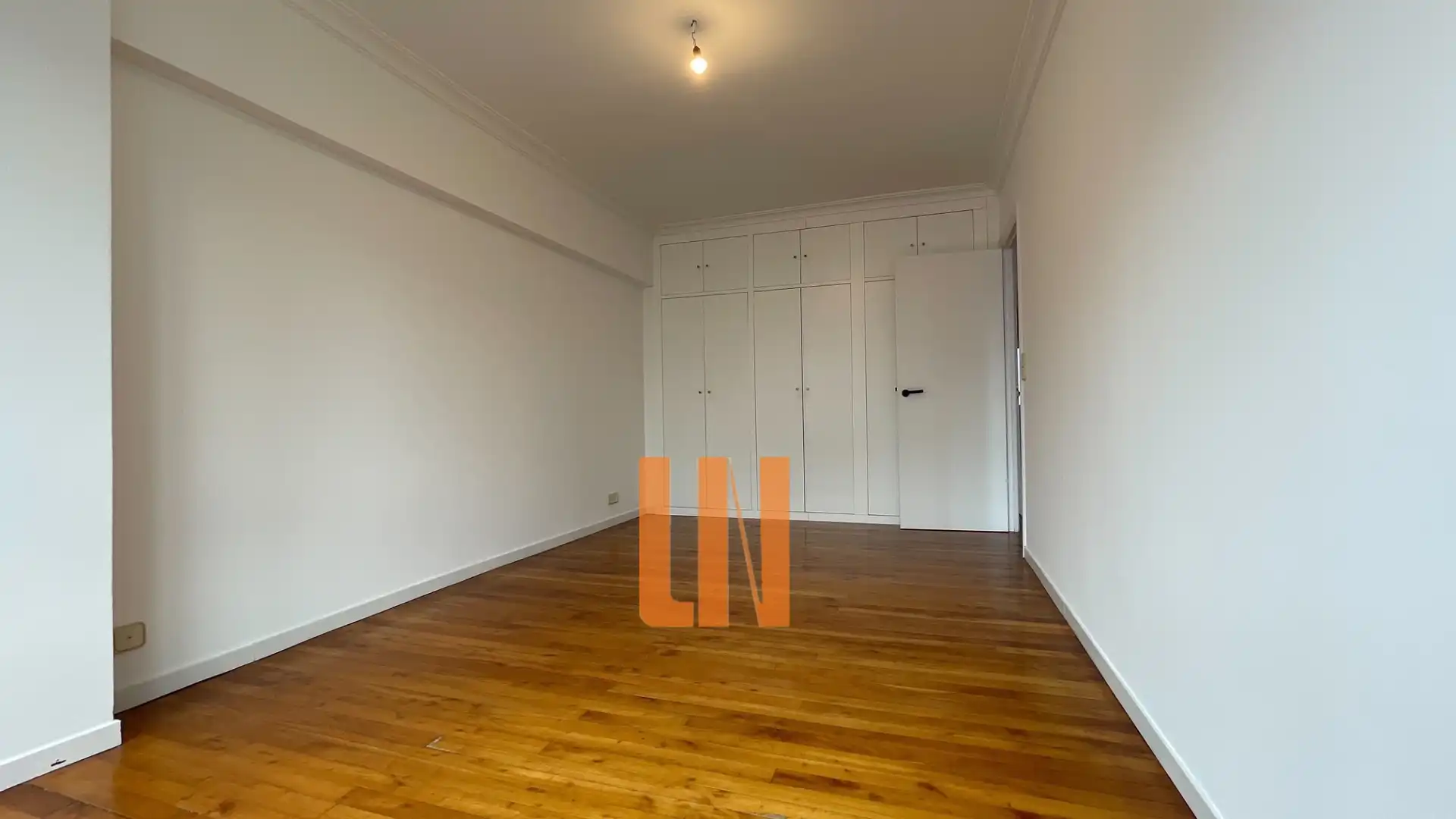 Schlafzimmer von Wohnung zur Miete in A Coruña Capital  mit Heizung, Parkett und Ofen