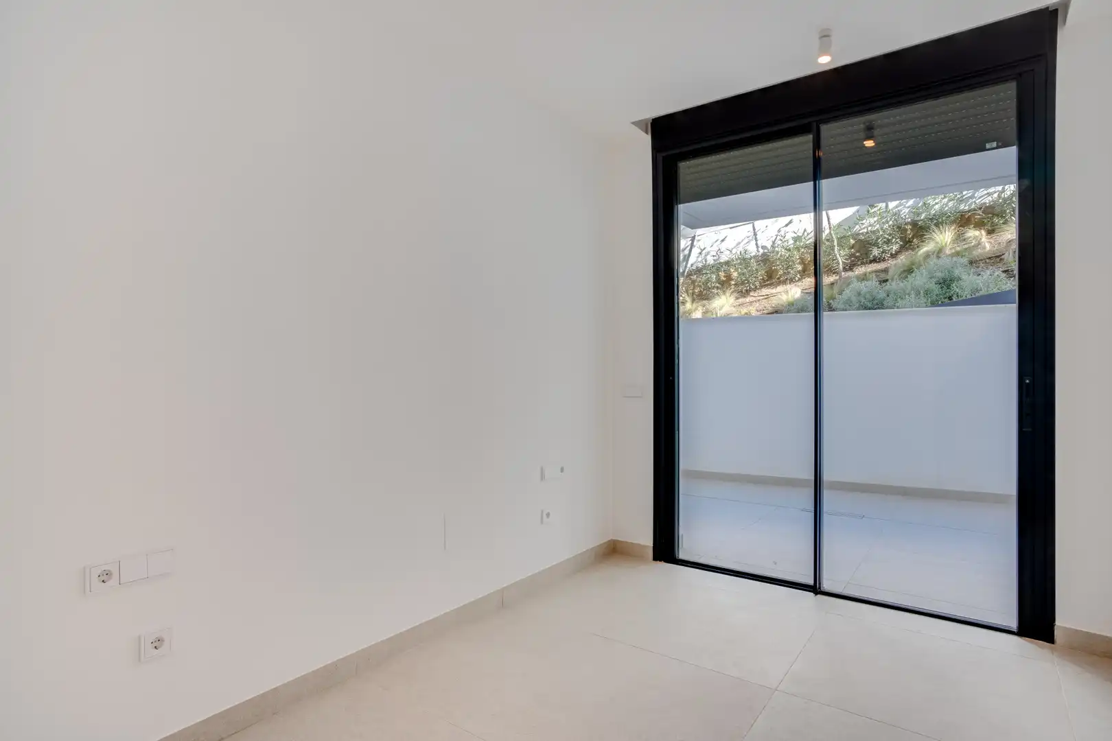 Ground floor for sale in Marbella  with Air Conditioner, Private garden and Terrace