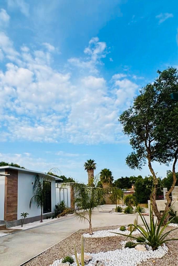 Vista exterior de Casa o xalet de lloguer en Chiclana de la Frontera amb Aire condicionat, Moblat i Piscina comunitària