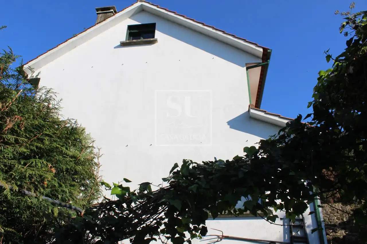 Vista exterior de Casa o xalet en venda en Gondomar amb Calefacció, Jardí privat i Moblat