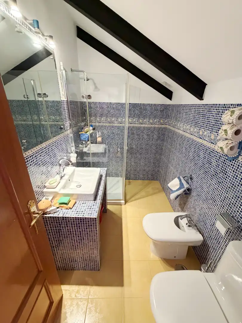 Baño de Casa adosada en venta en Cabranes con Calefacción y Terraza