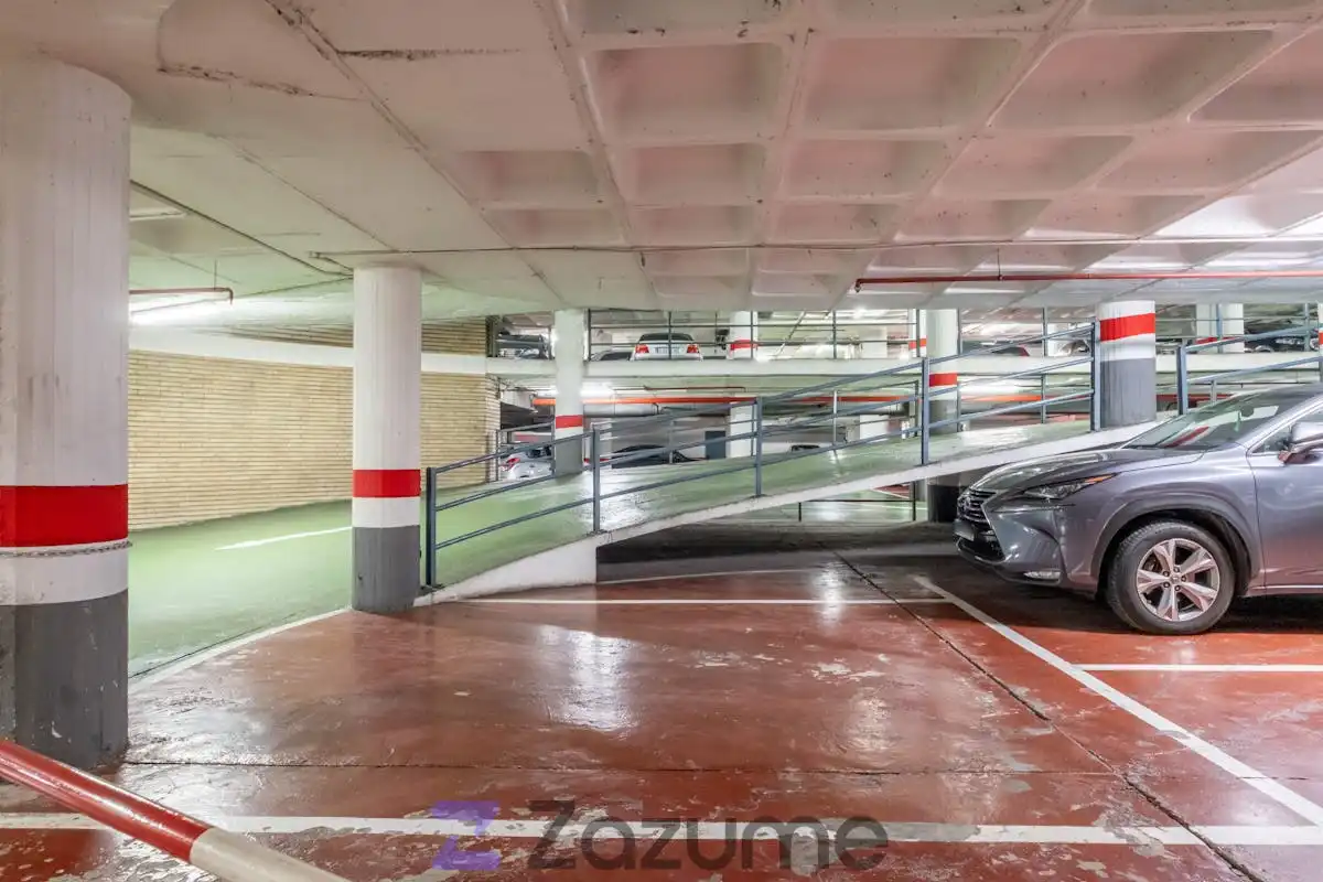 Parking de Piso de alquiler en Zaragoza con Calefacción, Parquet y Terraza