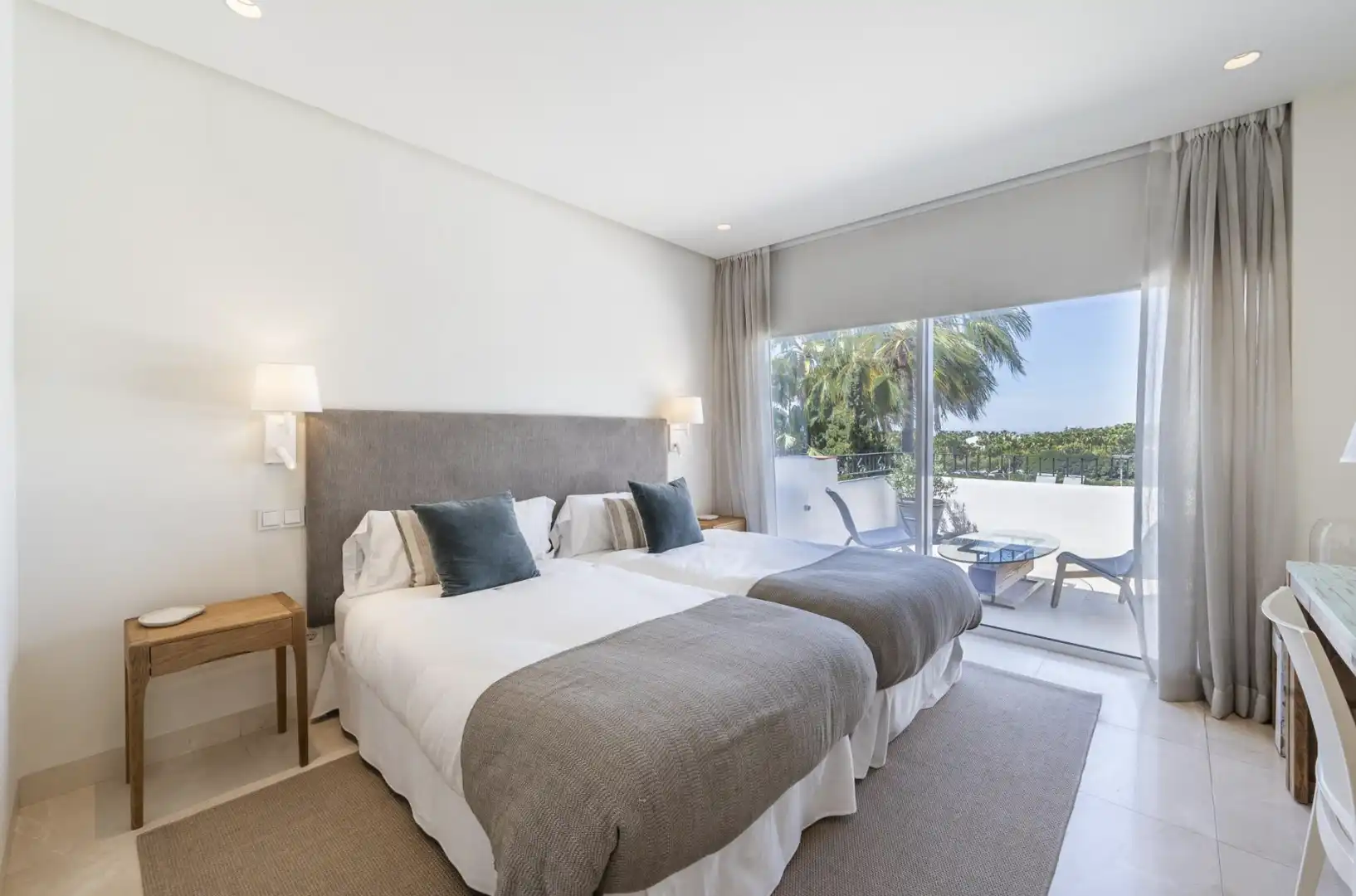 Schlafzimmer von Dachboden zur Miete in Marbella mit Klimaanlage, Schwimmbad und Möbliert