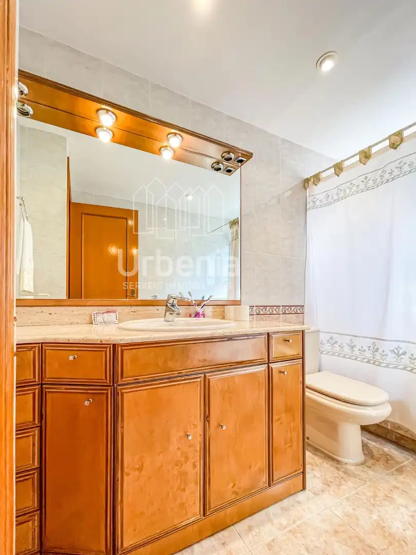 Bathroom of Houses for sale in Argentona  with Air Conditioner, Heating and Terrace