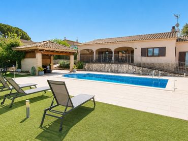 Chalet con piscina en venta en Carrer Lleida