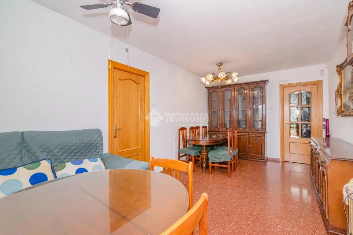Comedor de Piso en venta en Granada con Calefacción y Balcón