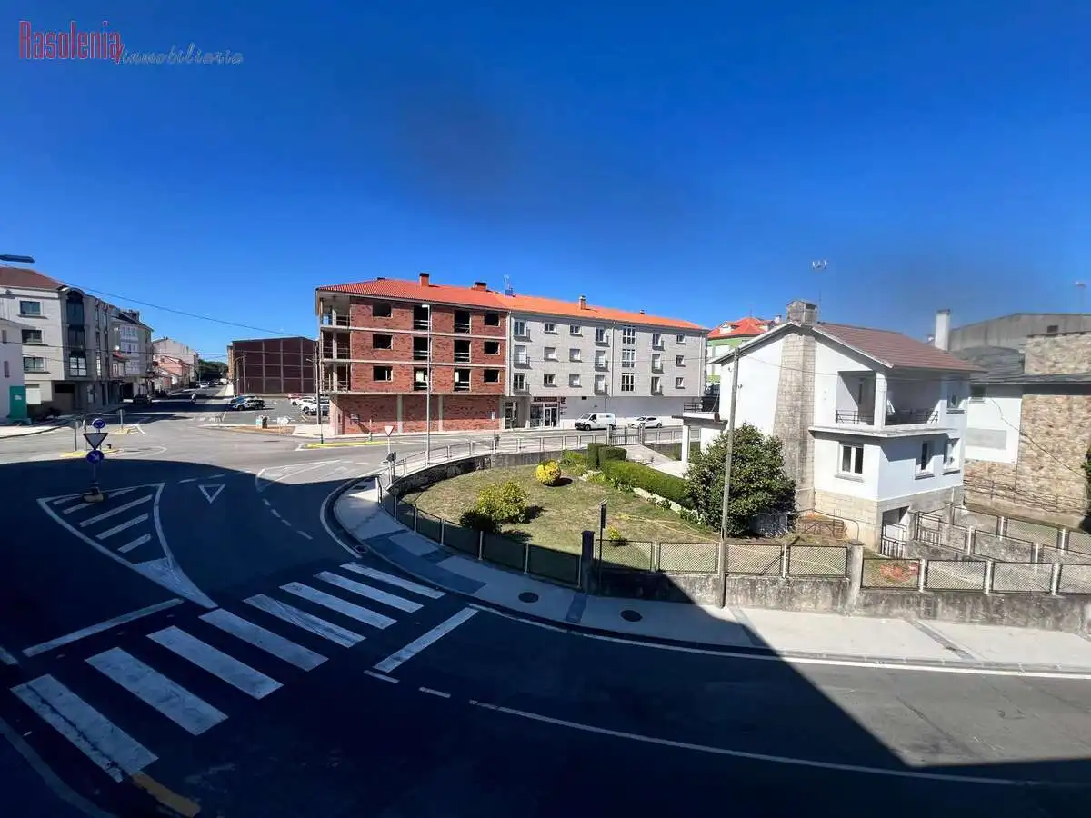Außenansicht von Wohnung zum Verkauf in Coristanco mit Terrasse und Abstellraum