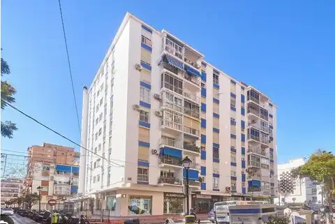 Apartament amb terrassa en venda a C. San Pancracio, 5, 29640 Fuengirola, Málaga, Spain 3