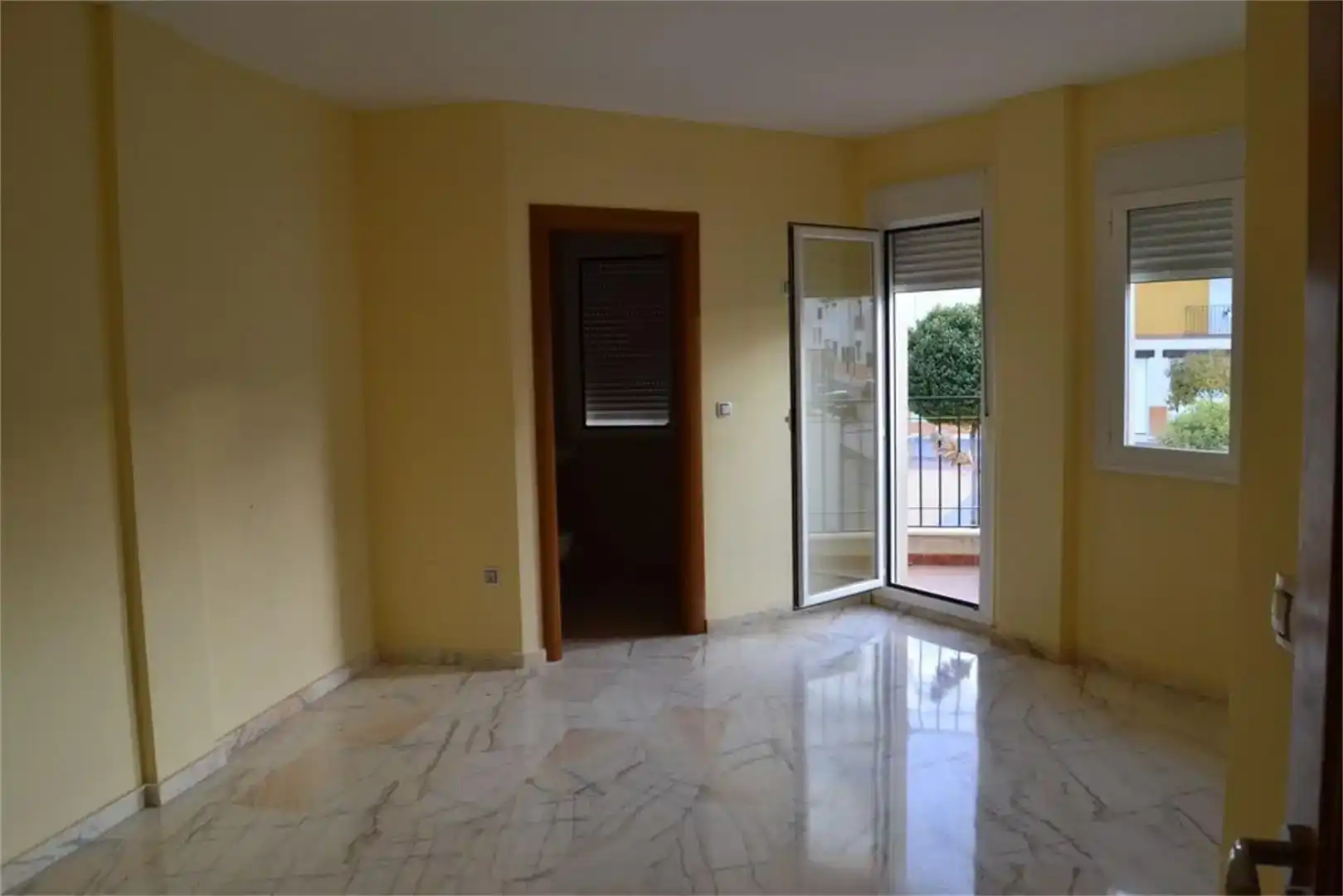 Casa adosada en venda en Fuerte del Rey amb Balcó