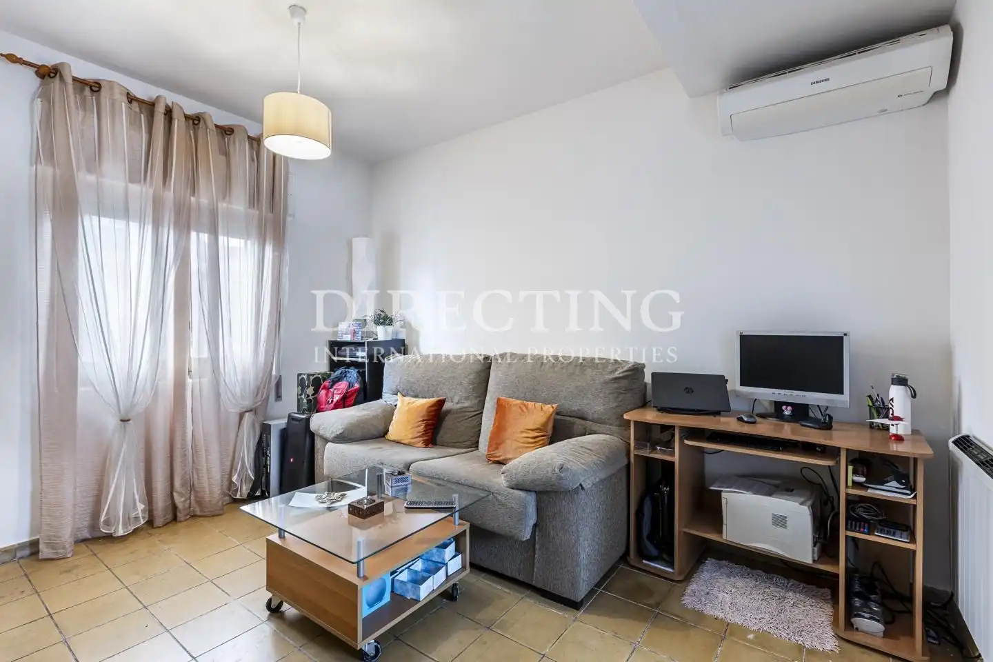 Sala d'estar de Casa o xalet en venda en Madrid amb Aire condicionat, Calefacció i Jardí privat