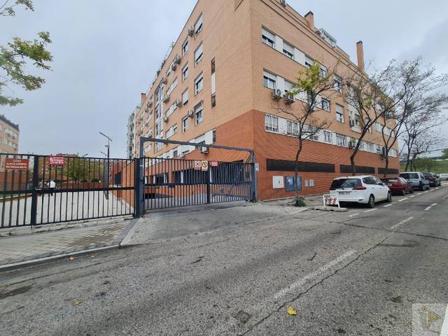 Garaje en Venta en CL LAGUNAS DE NEILA  en Orcasur - 12 de Octubre