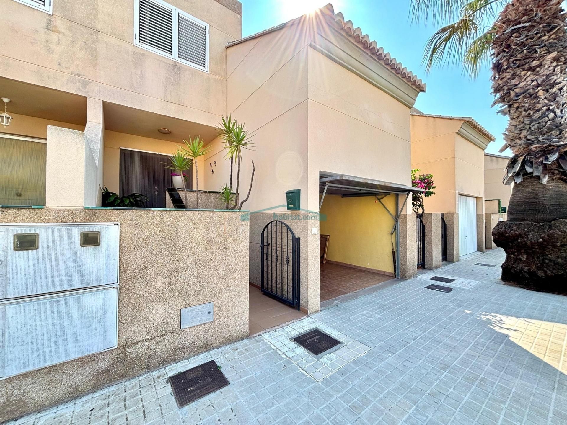 Exterior view of Single-family semi-detached for sale in Sagunto / Sagunt  with Air Conditioner, Private garden and Terrace