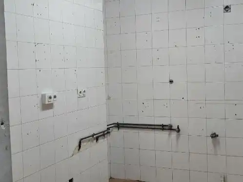 Badezimmer von Geschaftsraum zur Miete in Sevilla mit Klimaanlage und Heizung