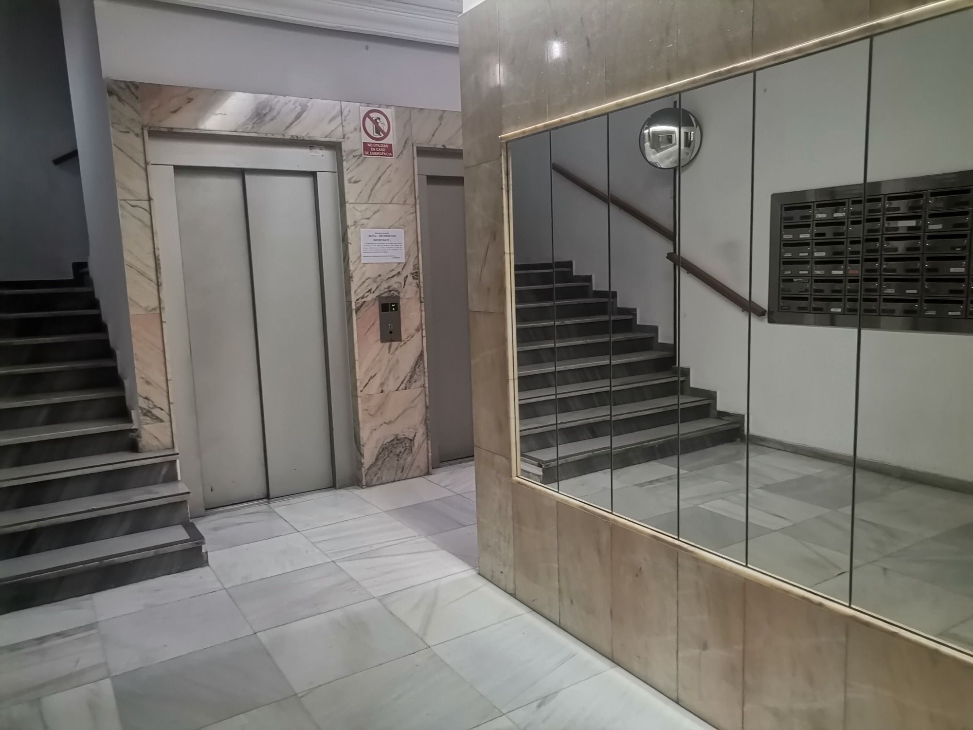 Office for sale in  Almería Capital  with Air Conditioner, Heating and Furnished