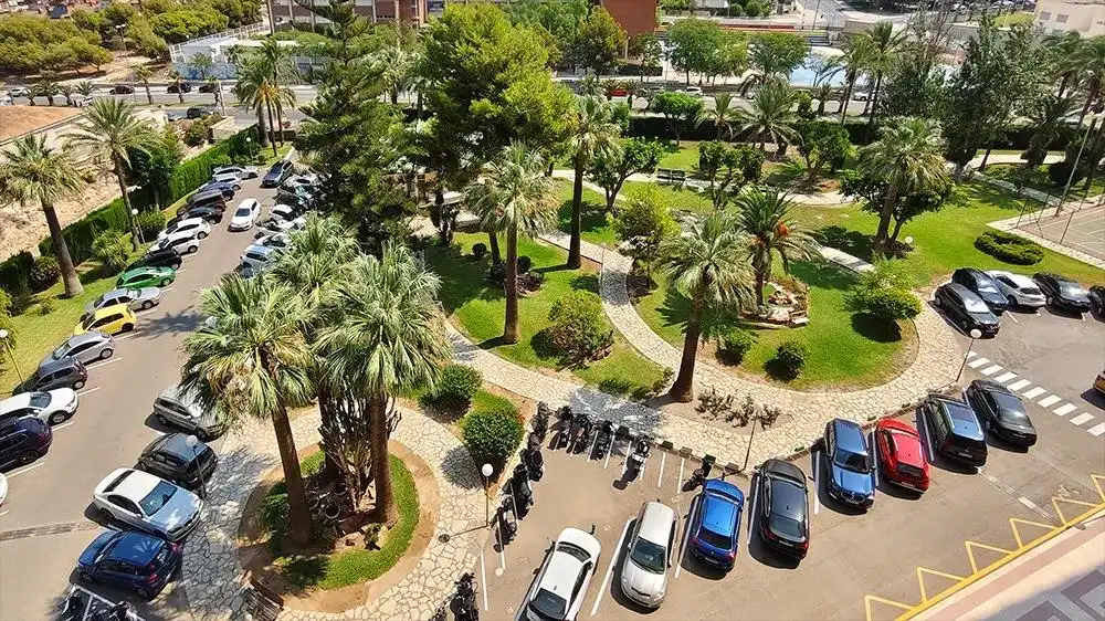 Aparcament de Pis en venda en Alicante / Alacant amb Aire condicionat, Calefacció i Jardí privat