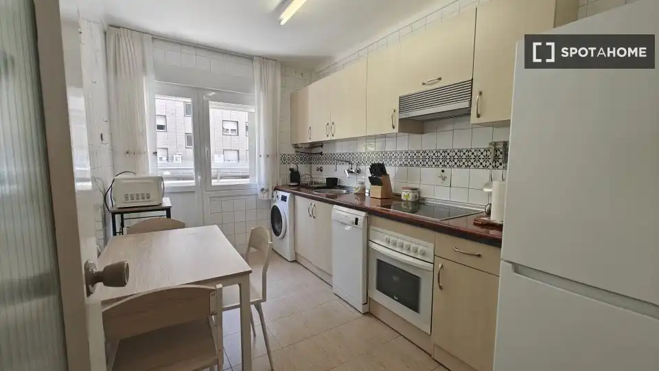 Cuina de Apartament per a compartir en Leioa amb Aire condicionat, Calefacció i Terrassa