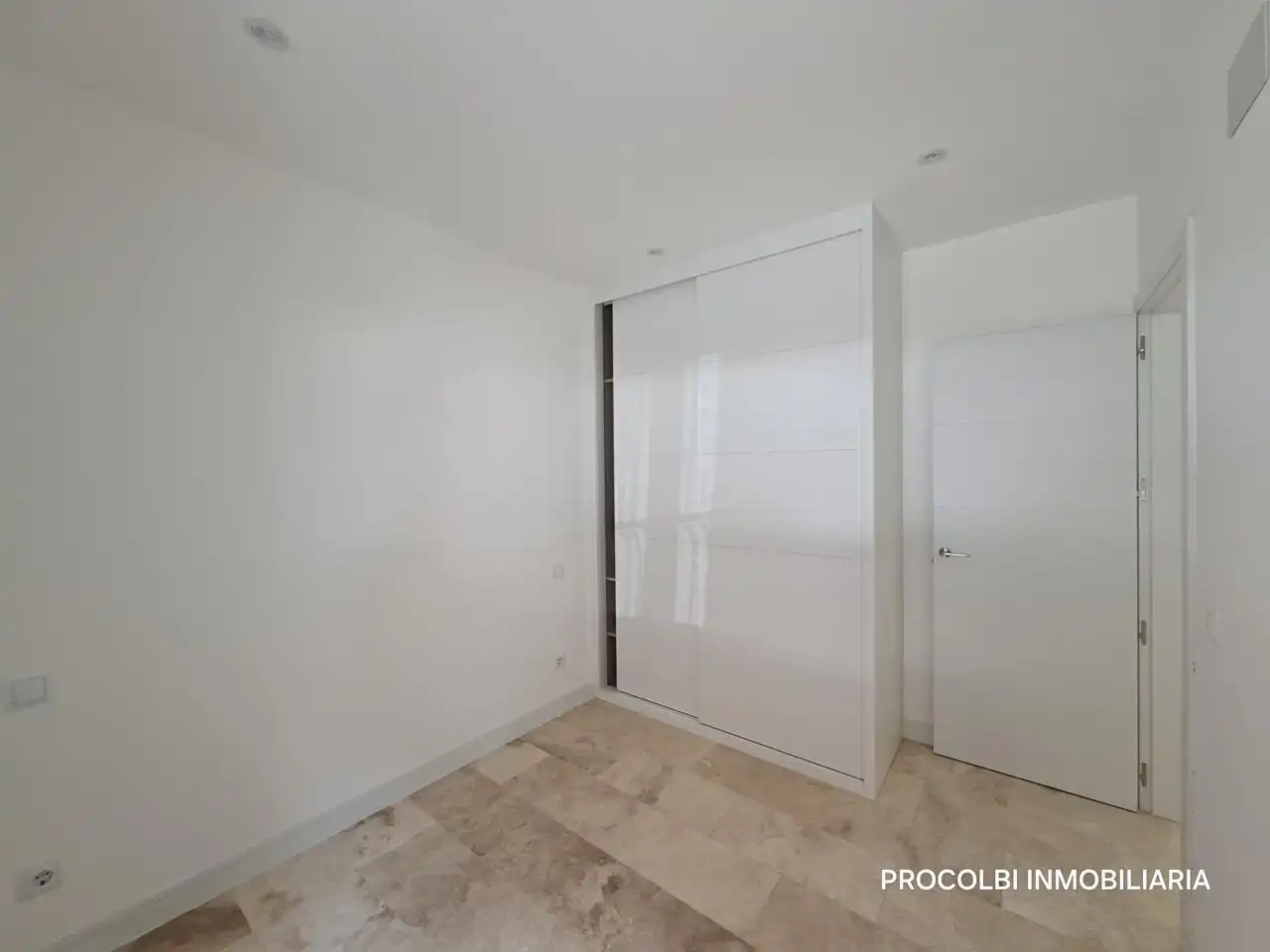 Dormitori de Planta baixa en venda en Madrid amb Aire condicionat