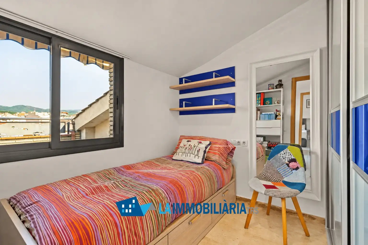 Habitación de Dúplex en venta en Terrassa con Aire acondicionado, Calefacción y Terraza