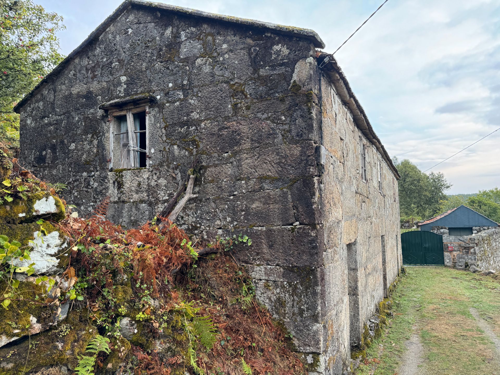 Vista exterior de Casa o xalet en venda en A Cañiza   amb Jardí privat i Traster