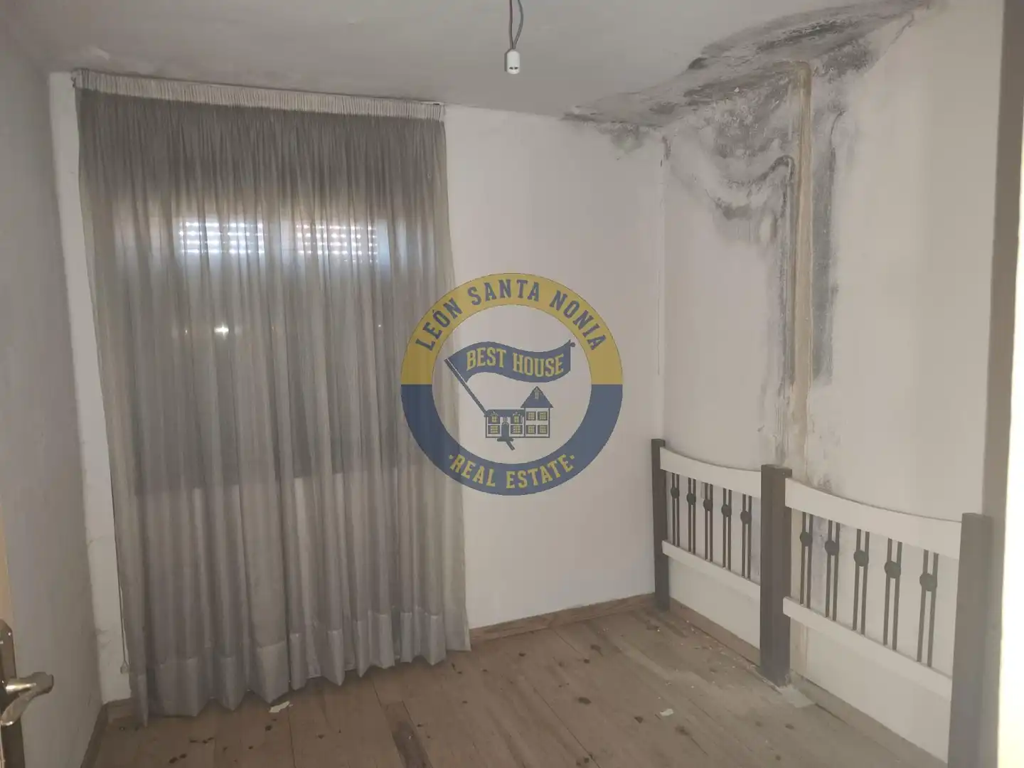 Dormitori de Casa o xalet en venda en Rioseco de Tapia amb Traster i Balcó
