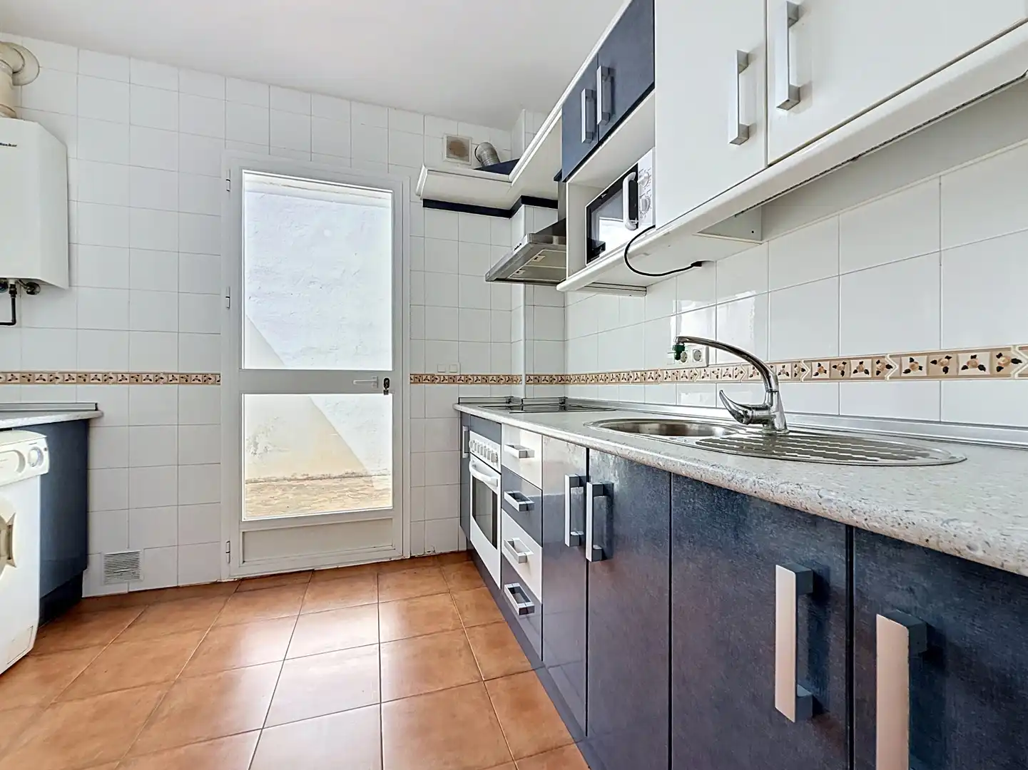 Reihenhaus mit Terrasse zum Verkauf in Calle Teba, imagen 2