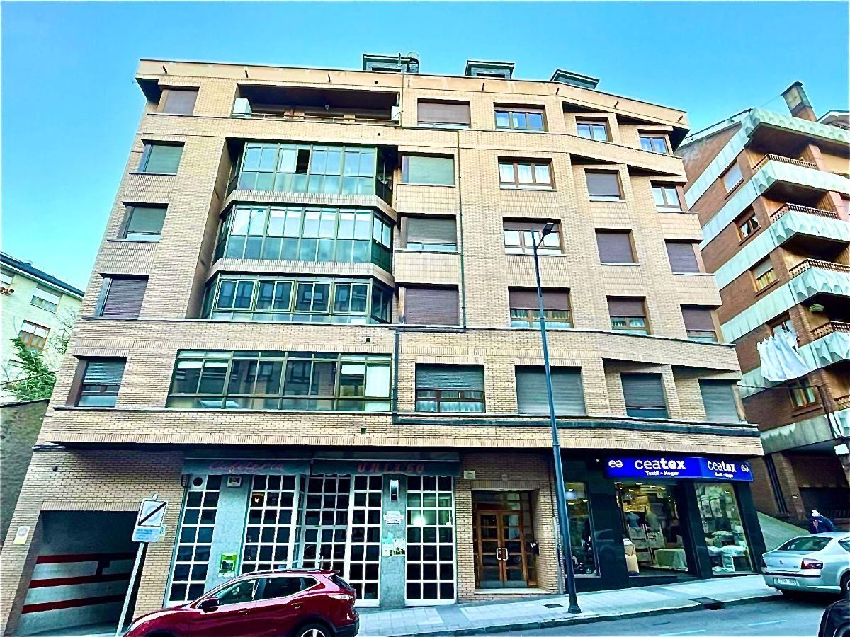 Vista exterior de Dúplex en venda en Cangas del Narcea amb Calefacció i Parquet