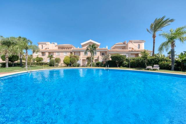 Casa adosada en Venta en N-340, 147 en Puerto de la Duquesa